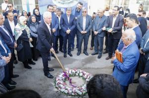 کلنگ‌زنی سالن ورزشی بانو زهره کاردان‌پوربا حضور استاندار اصفهان