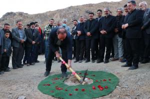 آیین کلنگ‌زنی مدرسه ۶ کلاسه روستای نشلج کاشان برگزار شد